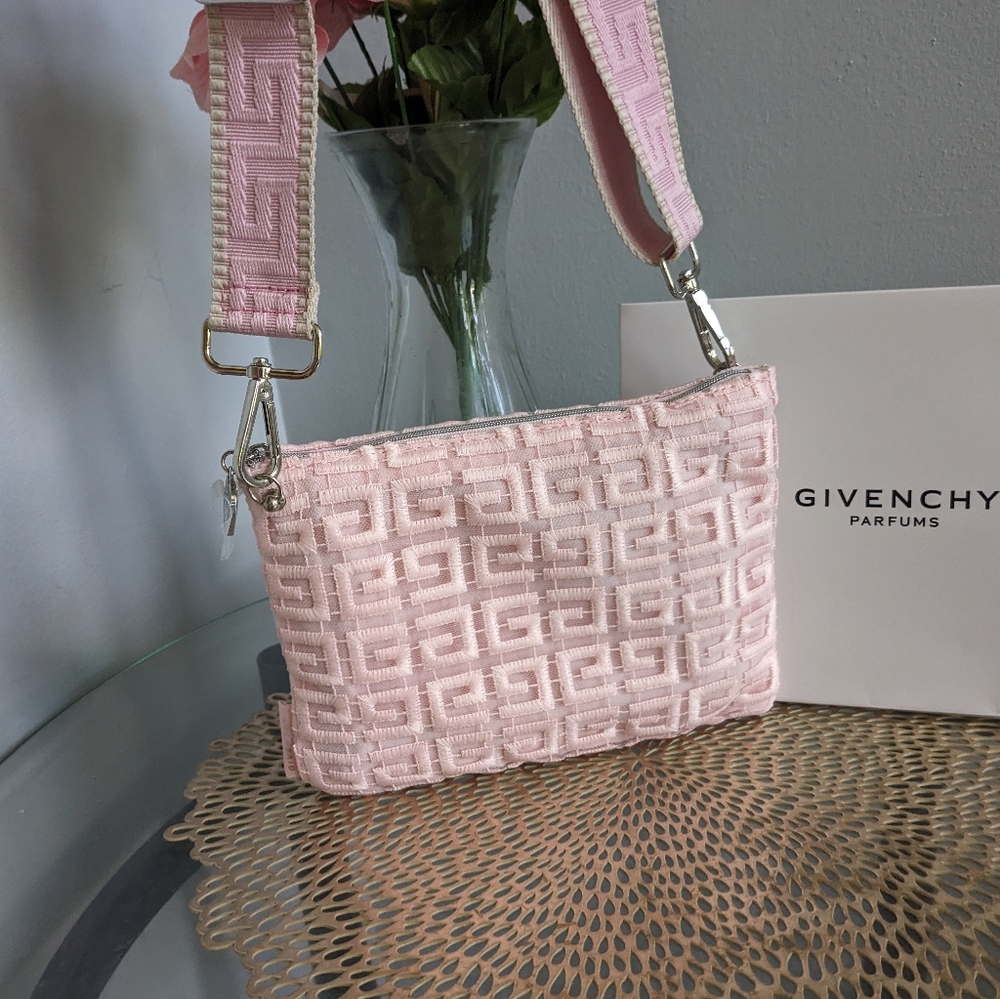 Givenchy - Picture 2 of 6